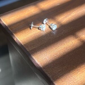 1/2 carat diamond earrings